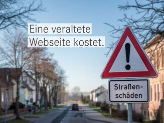 Warnschild als Symbol: Eine veraltete Webseite verursacht versteckte Kosten für kleine Unternehmen.
