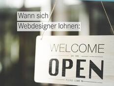 Schaufenster mit Welcome-Open-Schild – wann sich ein professioneller Webdesigner für kleine Unternehmen lohnt.