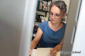 Nach Freigabe des "Klick-Dummies" mit allen Inhaltselementen erarbeite ich das Gestaltungskonzept.